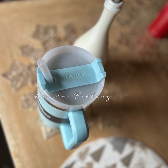 Stanley Aqua 40 Ounce OG Quencher - Picture 4 of 6